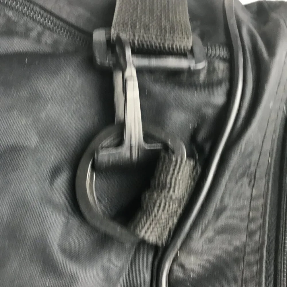 Wilson Unisex Duffle Bag Black/Maroon Nylon Sports Shoulder Strap Zipper Pocket‎